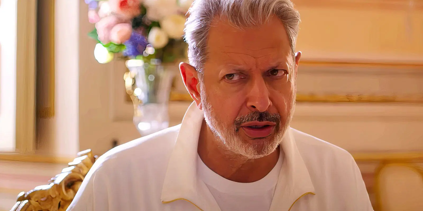 Jeff Goldblum is Zeus in Kaos trailer